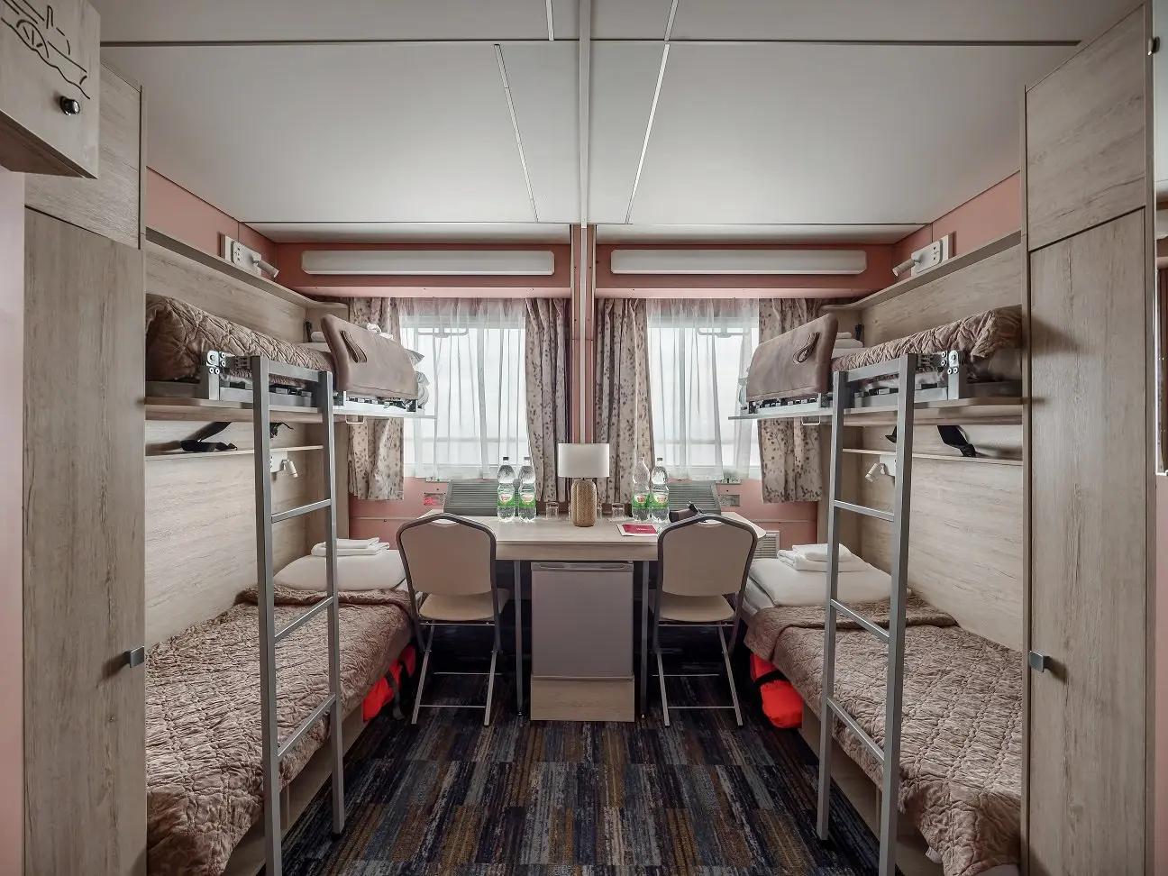 Феликс Дзержинский 4-местная двухъярусная каюта